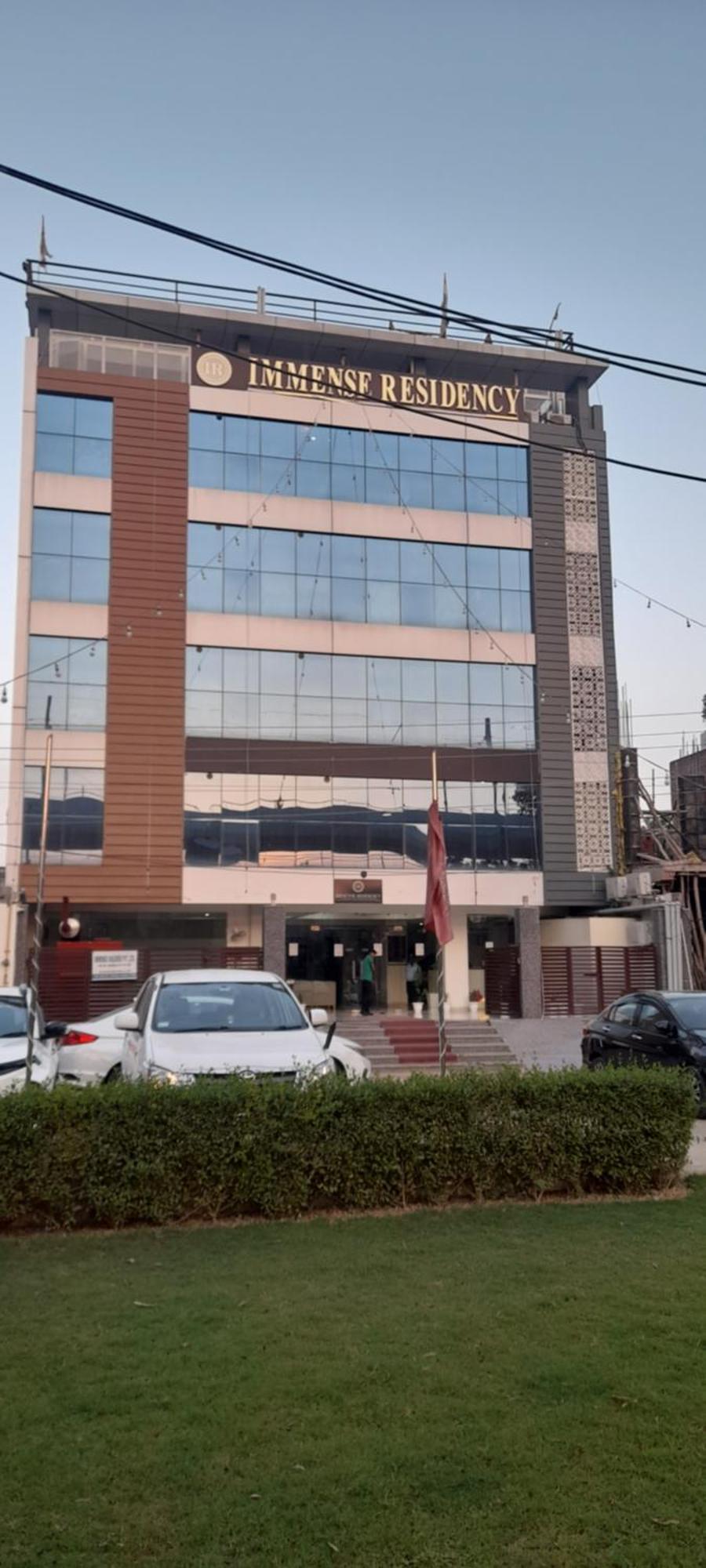 Immense Residency Hotel Фаридабад Екстериор снимка